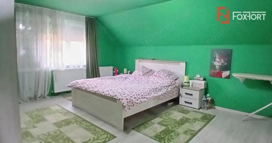 Casă cu 5 camere cu Teren 845 Mp în Sânmihaiu Român
