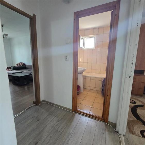 Apartament cu 3 camere decomandat în Mircea cel Bătrân