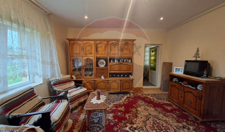 Casă cu 4 camere cu Teren 1295 Mp în Central