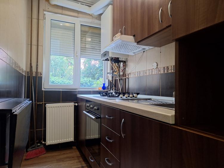 Apartament cu 2 camere semidecomandat, mobilat în Soarelui