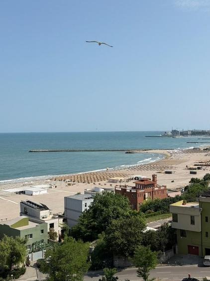 Apartament cu 3 camere decomandat, mobilat în Faleza Nord