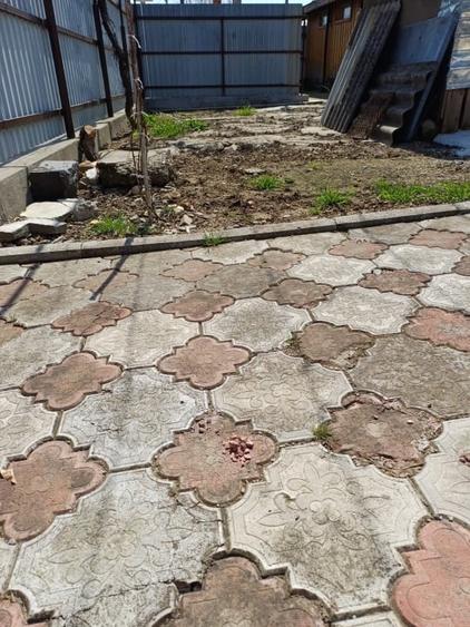 Casă individuală cu 3 camere cu Canalizare în Est
