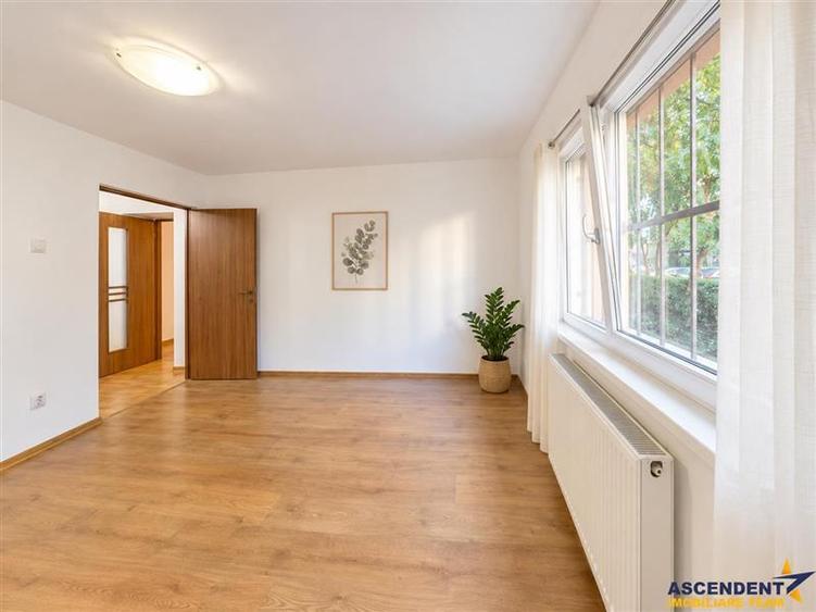 Apartament cu 3 camere decomandat, mobilat în Tractorul