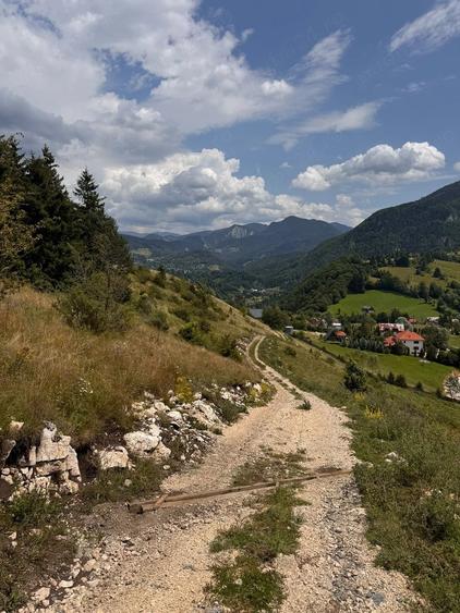 Teren de 4000 mp, în Rucăr