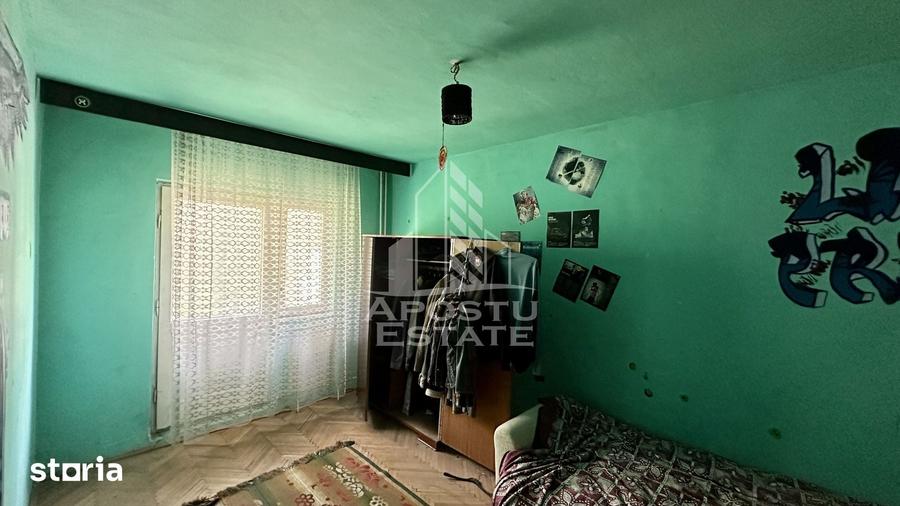 Apartament cu 3 camere decomandat în Aradului