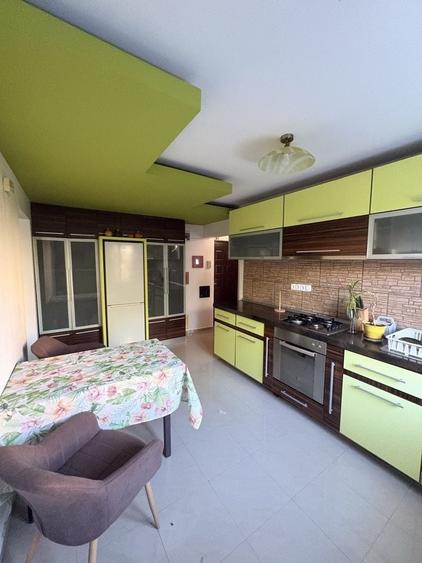 Apartament cu 3 camere semidecomandat în Central