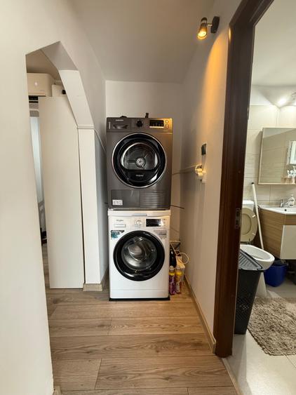 Apartament cu 3 camere decomandat în Craiovița Nouă