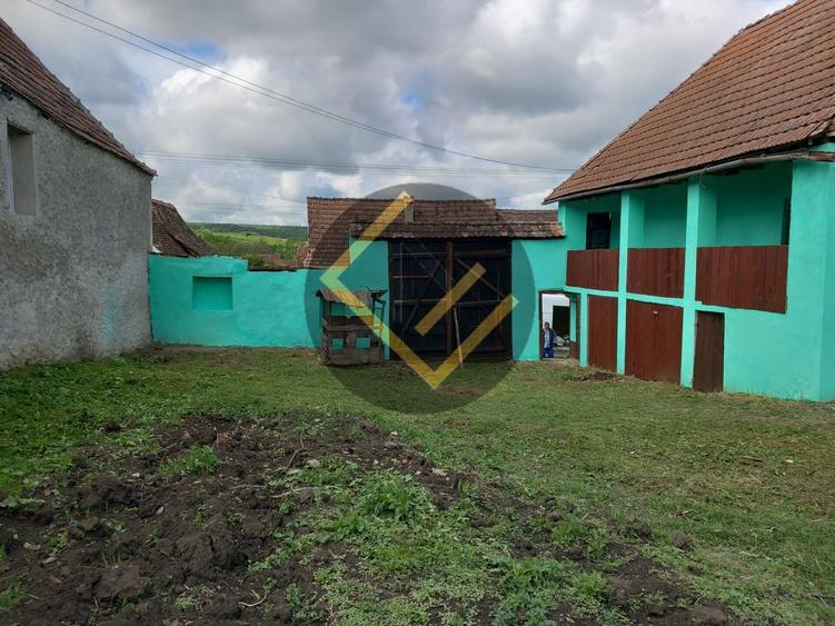 Casă individuală cu 2 camere cu Teren 900 Mp în Central