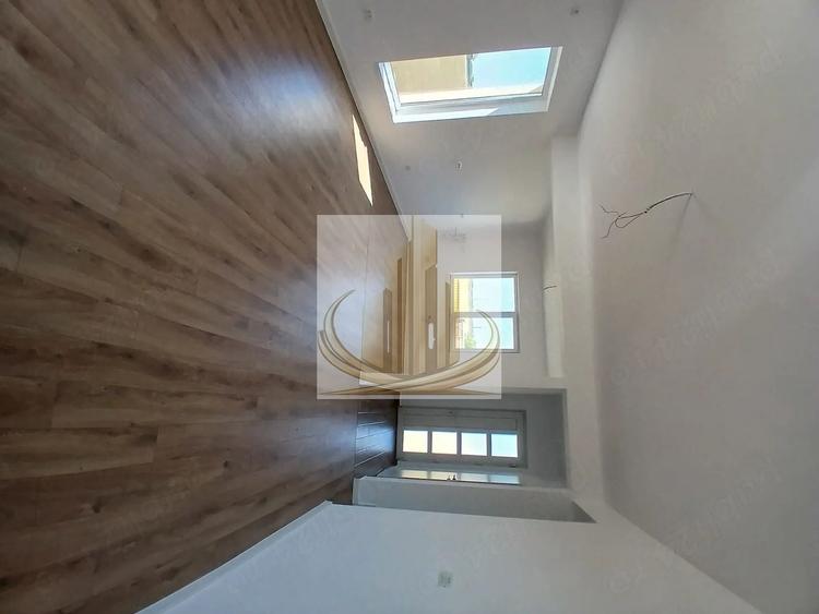 Duplex cu 4 camere cu Canalizare în Săcălaz