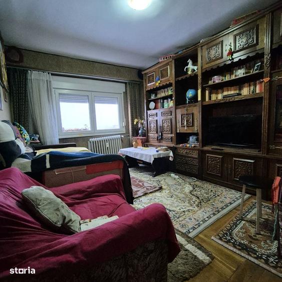 Apartament cu 2 camere decomandat în Polivalentă