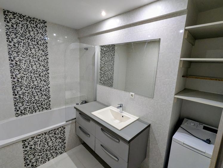 Apartament cu 2 camere semidecomandat, mobilat în Între Lacuri