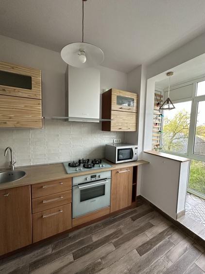 Apartament cu 2 camere semidecomandat în Grivița