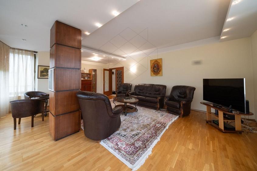 Apartament cu 3 camere decomandat, mobilat în Primăverii