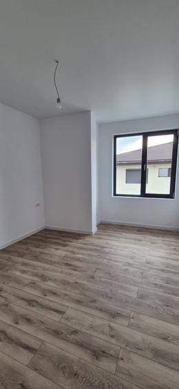 Duplex cu 4 camere cu Canalizare în Chiajna