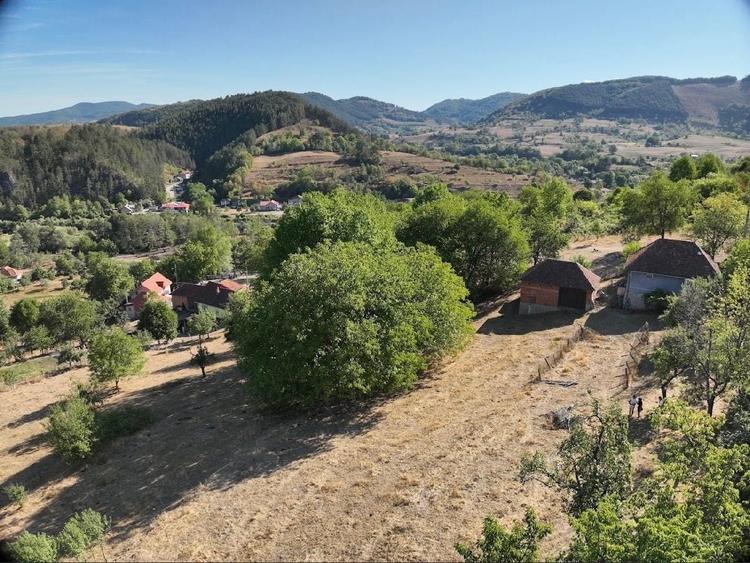 Casă cu 3 camere în Bratca
