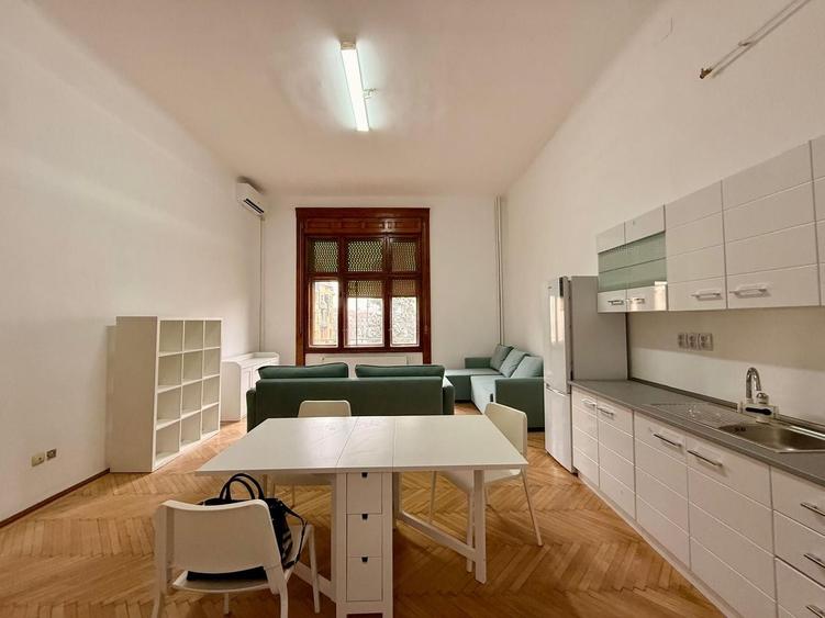 Apartament cu 4 camere decomandat, mobilat în Ultracentral