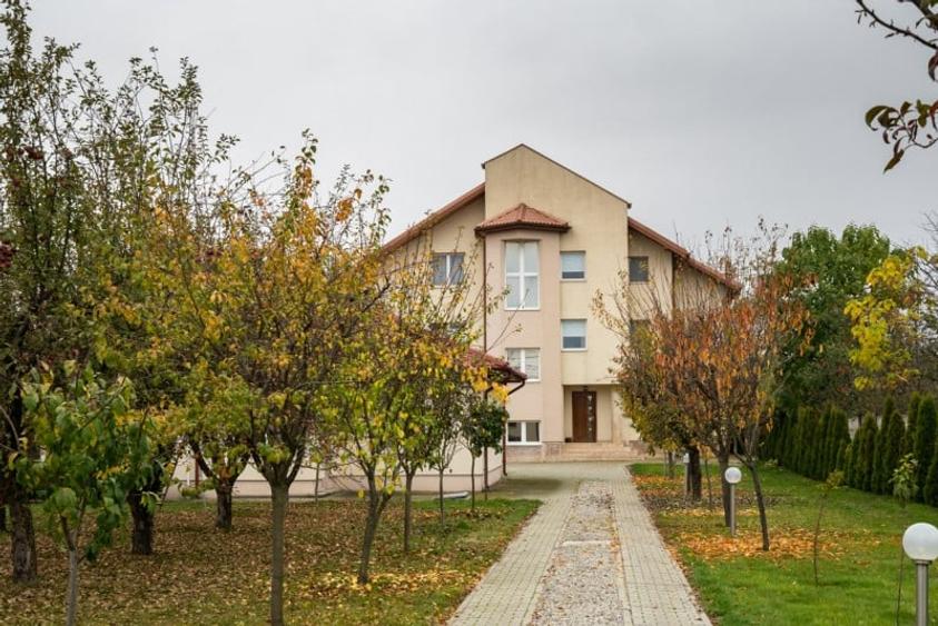 Casă individuală cu 7 camere cu Garaj în Săftica