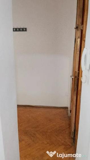 Apartament cu 3 camere decomandat în Universitate
