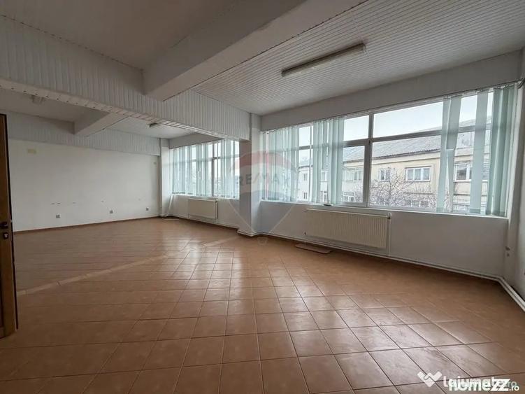 Spațiu comercial, de 1,200 mp, în Ultracentral