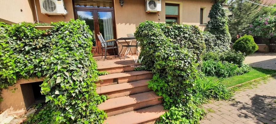 Casă individuală cu 8 camere cu Canalizare în Trei Stejari