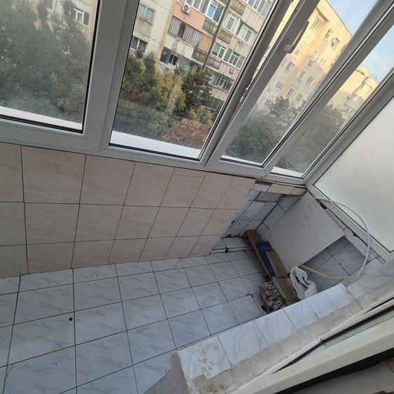 Apartament cu 2 camere decomandat în Lacul Tei