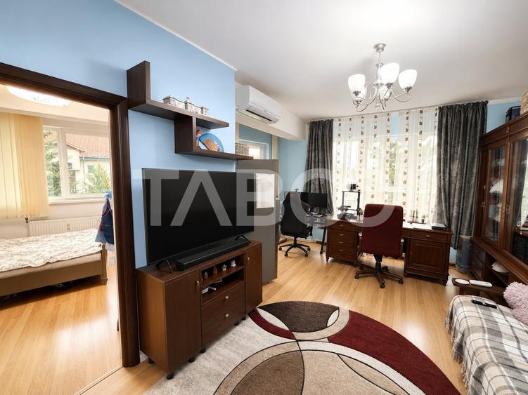 Apartament cu 2 camere semidecomandat, mobilat în Central