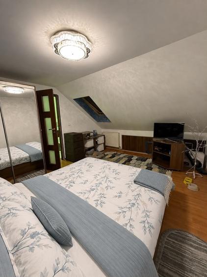 Apartament cu 3 camere semidecomandat în Runcu