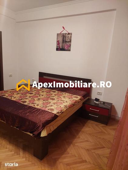 Apartament cu 3 camere semidecomandat în Ștefan cel Mare
