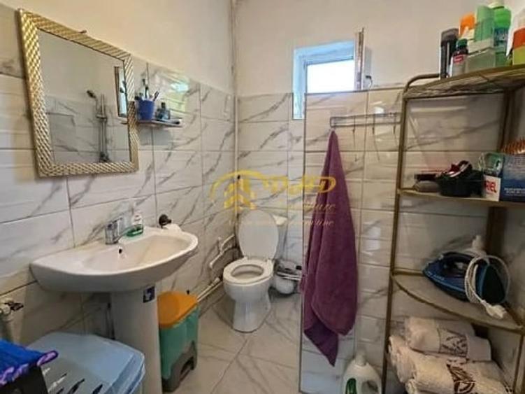 Apartament cu 3 camere semidecomandat în Balciu
