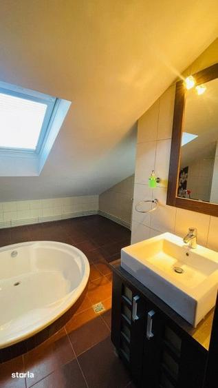 Casă cu 5 camere cu Canalizare în Central