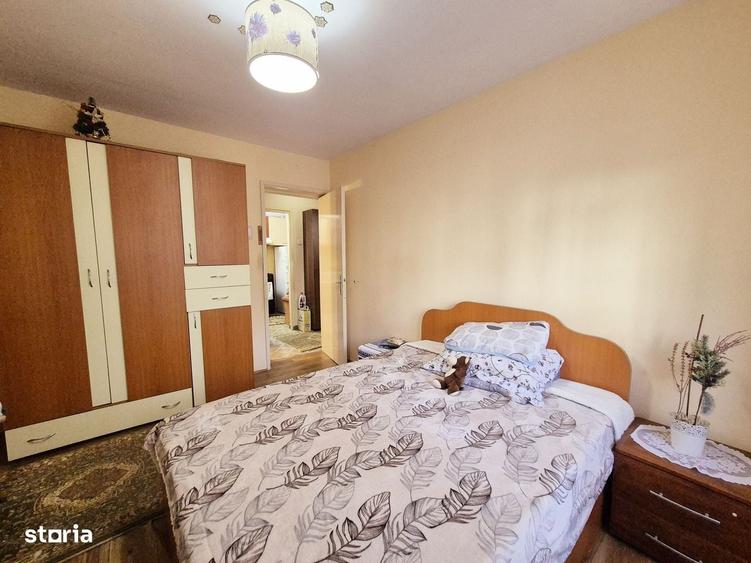 Apartament cu 3 camere semidecomandat în Mărăței