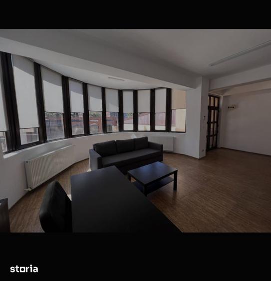 Casă cu 9 camere cu Teren 174 Mp în Colentina