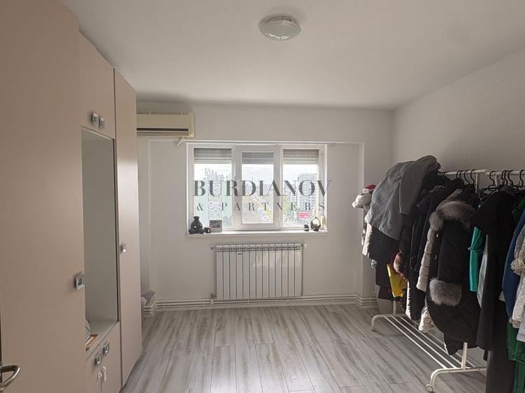 Apartament cu 3 camere decomandat în Drumul Taberei