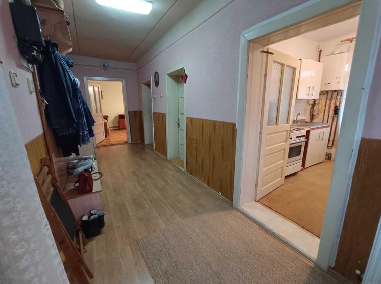 Casă cu 3 camere decomandat în Central