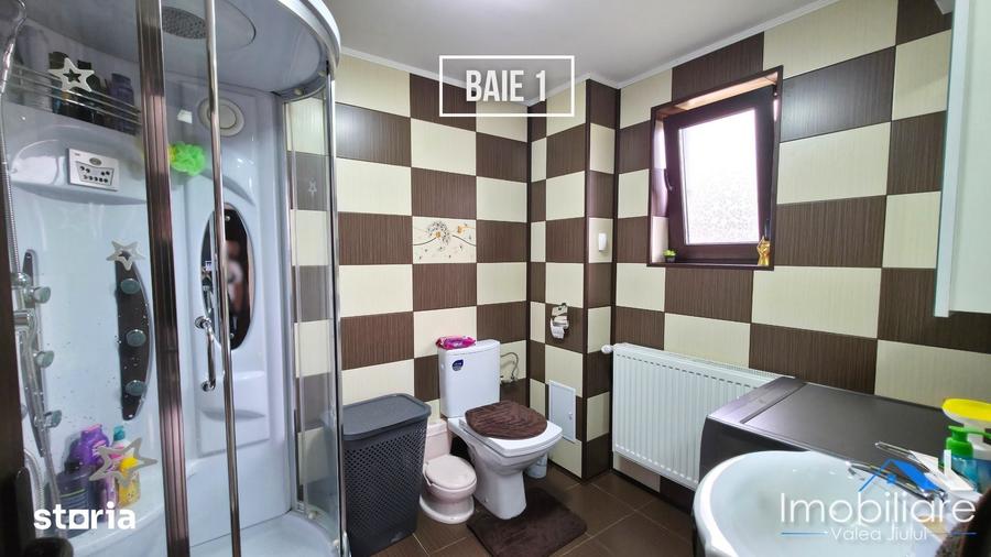 Casă cu 4 camere cu Teren 1711 Mp în Uric
