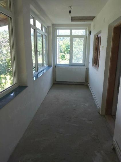 Casă cu Teren 3800 Mp în Fârtățești