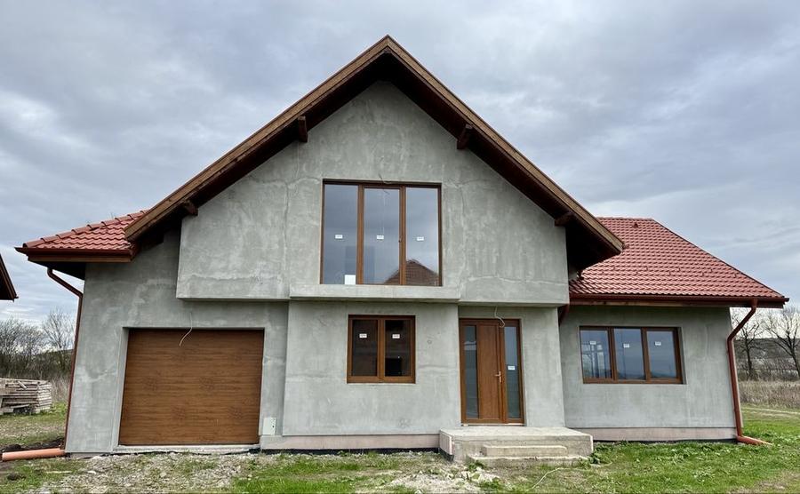 Casă cu 4 camere în Sângeorgiu de Mureș