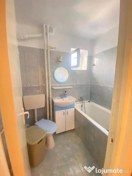 Apartament cu 2 camere semidecomandat în Romanilor