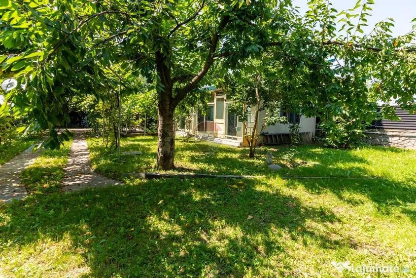 Casă cu 7 camere cu Teren 3425 Mp în Central