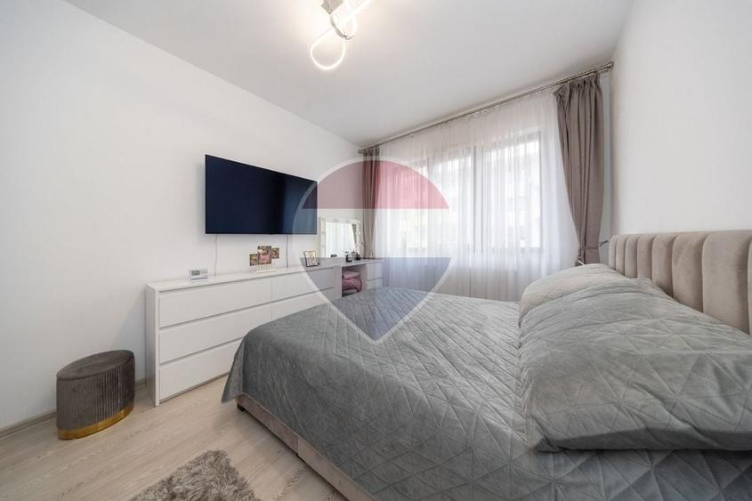 Apartament cu 2 camere decomandat în Tractorul