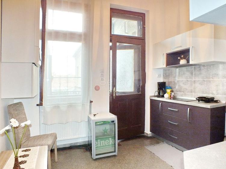 Apartament cu 4 camere semidecomandat în Centrul Istoric
