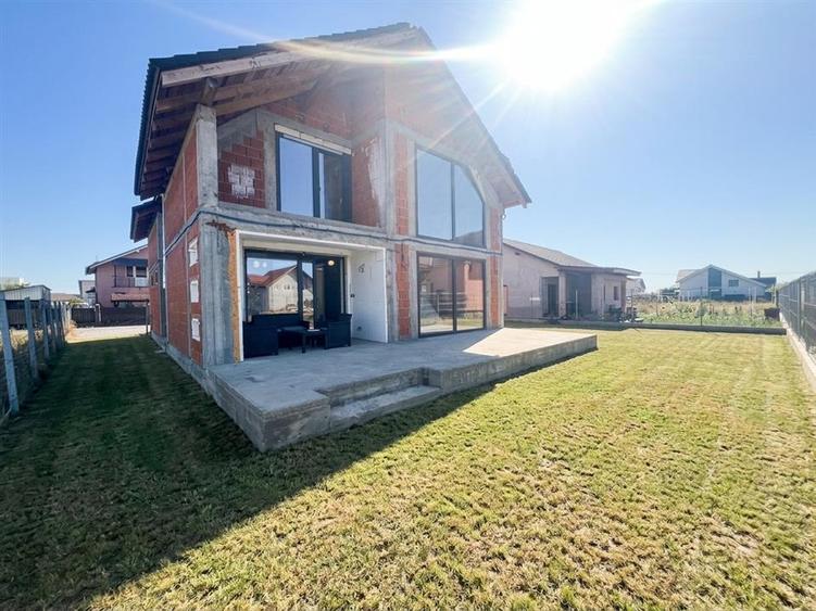 Casă cu 5 camere cu Teren 492 Mp în Cihei