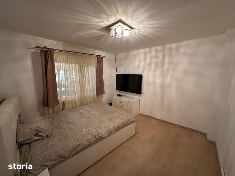Casă cu 5 camere cu Teren 456 Mp în Florești