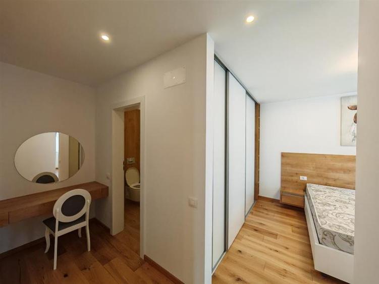 Apartament cu 3 camere decomandat, mobilat în Astra