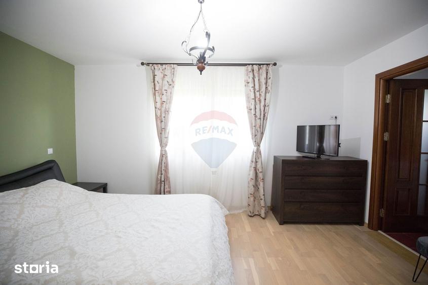 Casă cu 8 camere cu Teren 2130 Mp în Central