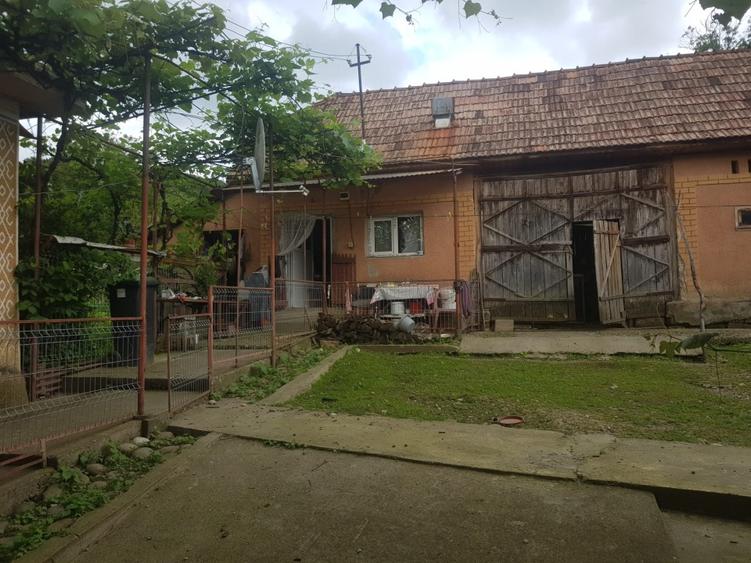 Casă individuală cu 5 camere cu Teren 2100 Mp în Șimișna