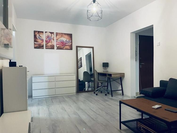 Apartament cu 2 camere semidecomandat în Baba Novac