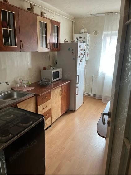 Apartament cu 4 camere decomandat în Central