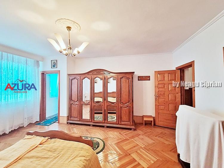 Casă individuală cu 10 camere cu Canalizare în Exercițiu