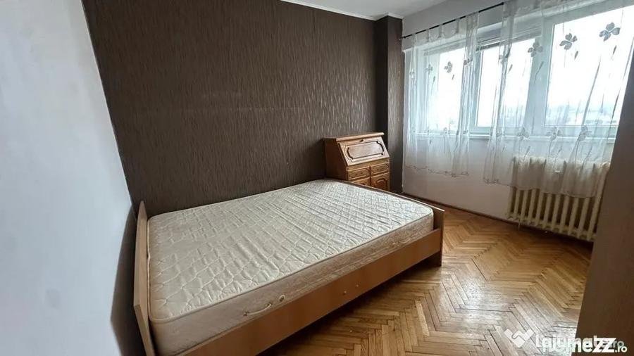 Apartament cu 3 camere semidecomandat în 1 Mai